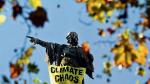 W informacjach na temat ocieplenia klimatu zapanował chaos (na zdjęciu: protest Greenpeace podczas rozmów o klimacie w Barcelonie)