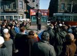 „Miś”, rok 1980, plac Grzybowski i zaskakujący widok: tramwaj; w tle wylot ulicy Próżnej  