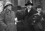 Ulrich Rauscher (z lewej, poseł niemiecki w Warszawie, w towarzystwie niemieckiej delegacji na rokowania w sprawie traktatu handlowego z Polską, 1927 r. 