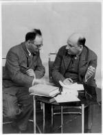 Karol Radek (z lewej), autor artykułu o Piłsudskim opublikowanego w „Izwiestiach” po śmierci Marszałka. Na zdjęciu z dziennikarzem Mieczysławem Ścieżyńskim