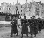 Defilada oddziałów 1. Armii WP wśród ruin Warszawy, 19 stycznia 1945 r.
