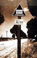 Automobilklub zajmował się m.in. oznakowaniem dróg. Poniżej znaku widoczna jest reklama miesięcznika „Auto”