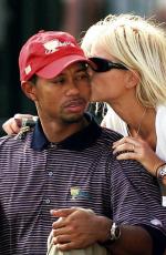 34-letni Tiger Woods  (na zdjęciu z żoną Elin) jako pierwszy sportowiec zarobił miliard dolarów. Wygrał 71 turniejów