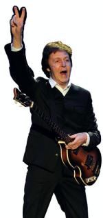 Paul McCartney na scenie w Hamburgu, gdzie 2 grudnia rozpoczął nową europejską trasę (fot: Jörg Koch)