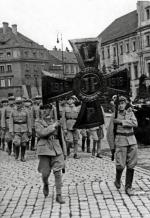 Grupa legionistów z krzyżem I Brygady podczas zjazdu Związku Legionistów Polskich w 1930 r. 