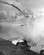 Zestrzelony japoński kamikaze u wybrzeży Saipanu, styczeń 1945 r. 