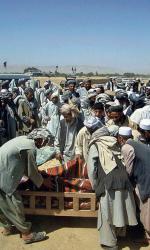 Pogrzeb ofiar bombardowania wioski w pobliżu Kunduzu