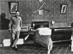 Józef Piłsudski w swojej sypialni w Belwederze 