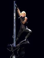 Pięćdziesięcioletnia Madonna, objechała glob, prezentując  umięśnione ciało na dowód, że można oszukać czas
