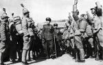 Żołnierze chińscy pozdrawiają gen. Czang Kaj-szeka, 1945 r. 