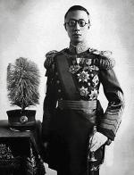 Pu Yi – ostatni cesarz Chin, w latach 1934 – 1945 cesarz Mandżukuo