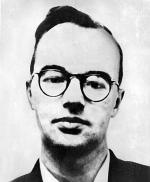 Niemiecki fizyk Klaus Fuchs, który informował wywiad sowiecki o postępach prac nad amerykańską bombą atomową 