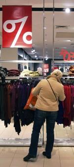 W sklepach z odzieżą Reserved w styczniu ceny wybranych rzeczy spadają już  nawet  o 70 procent 