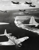 Grupa amerykańskich samolotów nad atolem Midway 