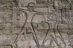 Faraon Ramzes II zabija jeńców po bitwie z ludami morza, relief z Medinet Habu, pierwsza połowa XII w. p.n.e.