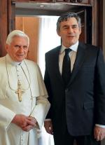 Czy Benedykt XVI odwiedzie od zmian premiera Gordona Browna?