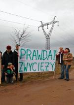 Mieszkańcy gminy Kórnik nie chceli się zgodzić na budowę gigantycznej linii wysokiego napięcia. Na zdjęciu protest w 2009 r.