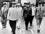 Kierownictwo sowieckie w latach 40. W pierwszym rzędzie Stalin i Mołotow. W drugim – od lewej – Chruszczow, Malenkow i Beria 