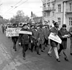 Demonstracja w Warszawie po zabójstwie Martina Luthera Kinga, 8 kwietnia 1968 r. (fot: Stanisław Dąbrowiecki)