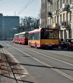 Młynarska. Kierowcy autobusów nie czekają na oficjalne zmiany. Już dziś jeżdżą trampasem na własną rękę