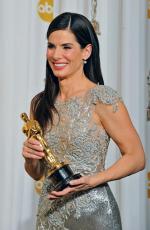 Sandra Bullock, mimo iż nominowana po raz pierwszy, zdobyła Oscara. Wcześniej otrzymała trefną Złotą Malinę 