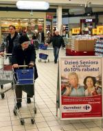 W sklepach Carrefour seniorzy mają zniżki we wtorek