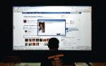 Korzystanie  z portalu społecznościo-wego Facebook  stało się współczesnym nałogiem 