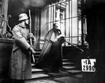 Nuncjusz  Eugenio Pacelli (późniejszy PIus XII) opuszcza siedzibę prezydenta Niemiec. Berlin, 1929 r.