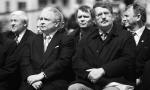 Pomiędzy Lechem Kaczyńskim i Bronisławem Komorowskim (na zdjęciu podczas mszy św. z okazji Dnia Dziękczynienia w czerwcu 2009 r.) możemy się spodziewać pojedynku na to, kto jest bardziej odpowiedzialnym politykiem i kto jest bardziej godny reprezentować Polskę