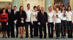 Prezydent Lech Kaczyński i nagrodzeni sportowcy wraz z trenerami