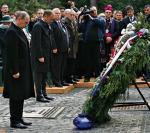Władimir Putin i Donald Tusk oddali hołd polskim oficerom zamordowanym w Katyniu, ale także rosyjskim ofiarom czystek z lat 30.