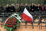 Las katyński. Krzesła dla najważniejszych gości uroczystości pozostały puste (fot: PAP/Grzegorz Jakubowski)