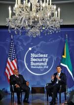 Szczyt zgromadził przywódców z całego świata. Na zdjęciu  prezydent RPA Jacob Zuma w rozmowie z Barackiem Obamą