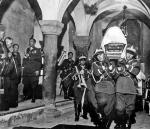 Józefowi Piłsudskiemu książę Sapieha powiedział, że na Wawelu nie ma dla nikogo miejsca. Marszałka pochowano tam 18 maja 1935 r.