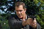 Doświadczony policjant (Mel Gibson) próbuje na własną rękę rozwiązać tajemnicę śmierci swojej córki