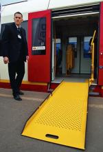 Nowy pociąg SKM. Takie platformy to w Warszawie rzadkość
