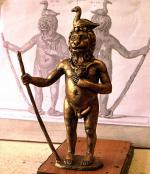 Rekonstrukcja posągu bożka stojącego w głównej świątyni Redarów w Retrze (Radogoszczy)