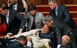 Parlamenta-rzyści wszczęli bójkę  na sali obrad