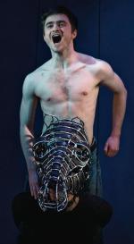 Daniel Radcliffe jako Alan Strang w sztuce „Equus” 