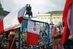 W dniach żałoby barierki rozstawiali przeważnie ochotnicy