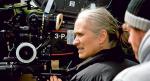 Jane Campion debiutowała w 1989 roku. Ma na koncie Złotą Palmę w Cannes oraz Oscara za scenariusz „Fortepianu”. „Jaśniejsza  od gwiazd”  jest jej siódmym filmem 