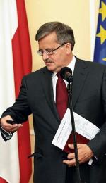 Podczas ogłaszania decyzji o powołaniu Rady Bezpieczeństwa Narodowego Bronisław Komorowski miał w ręku konstytucję,  a w niej wydruk z Wikipedii