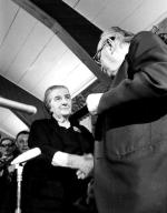 Golda Meir odbiera nominację na premiera