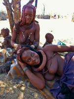 Kobiety Himba wstydzą się pokazywać kostki, nie piersi
