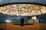 Tzw. sala imion, upamiętniająca ofiary Holokaustu w Yad Vashem
