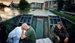 Woda rozlała się na 80 ha wrocławskiego osiedla Kozanów i zatopiła piwnice oraz garaże w 15 blokach