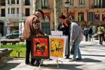 Na ulicy też króluje sztuka – artyści sprzedają swoje prace przed galerią Prado