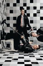 Niemieckie trio The Baseballs debiutowało albumem „Strike!”  w 2009 roku. Grają rockabilly 