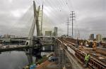 Brazylia mocno stawia na rozbudowę infrastruktury. Na zdjęciu budowa jednego z mostów w Sao Paolo