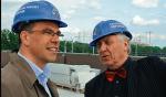 Robert Firmhoffer  i Peter Greenaway na placu budowy Centrum Nauki Kopernik omawiają szczegóły „Wielkiego wybuchu” 